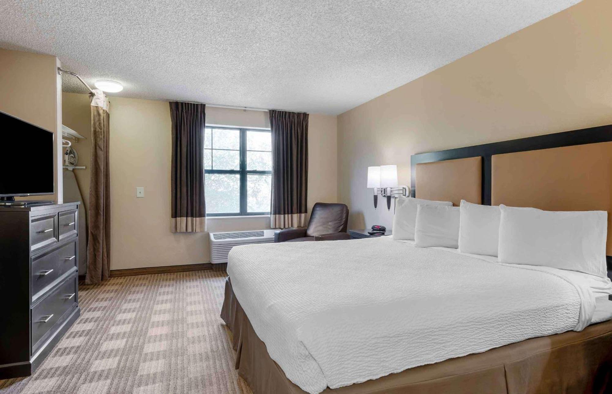 Extended Stay America Suites - Santa Barbara - Calle Real Голета Экстерьер фото