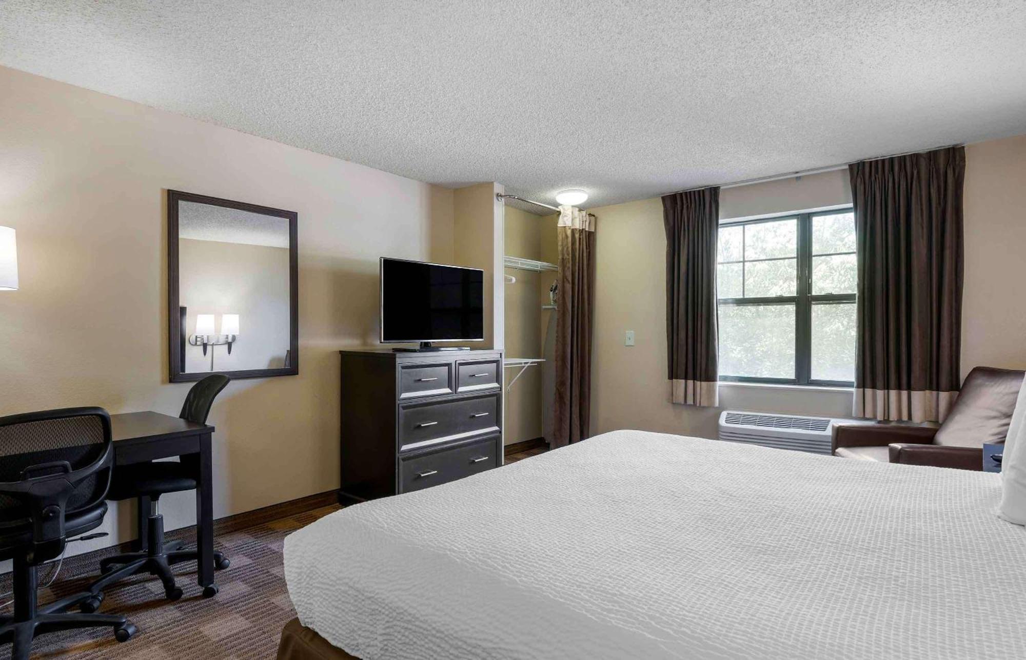 Extended Stay America Suites - Santa Barbara - Calle Real Голета Экстерьер фото