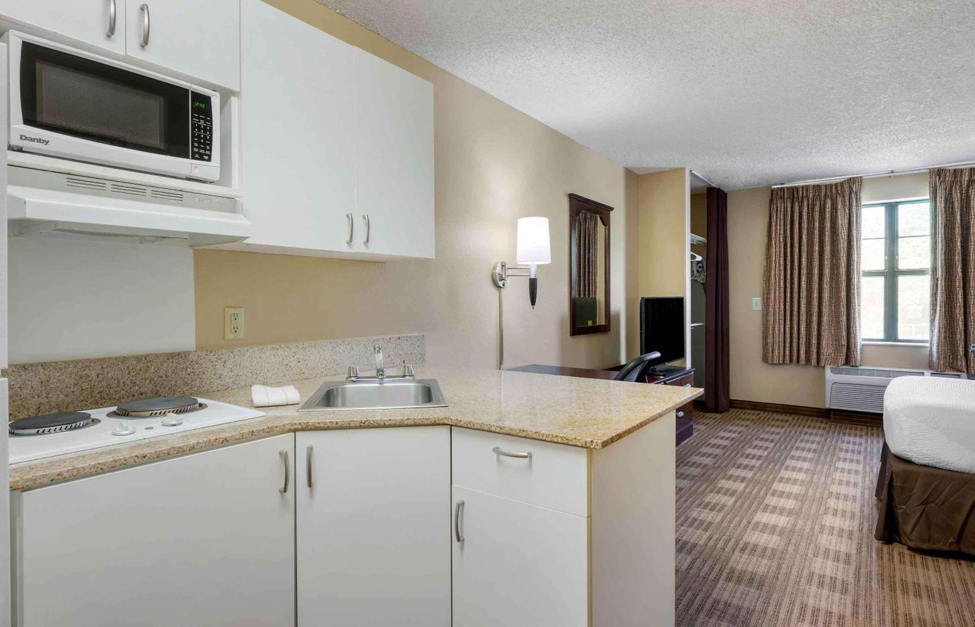 Extended Stay America Suites - Santa Barbara - Calle Real Голета Экстерьер фото