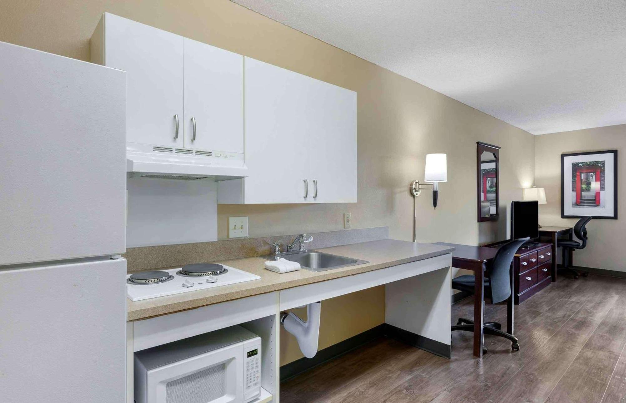 Extended Stay America Suites - Santa Barbara - Calle Real Голета Экстерьер фото